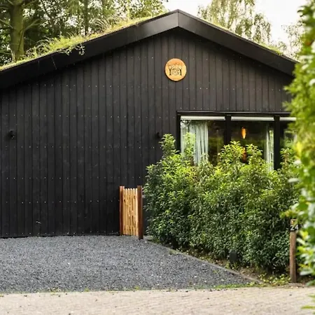 Boshuisje Bij Veluwe Met Hottub プッテン